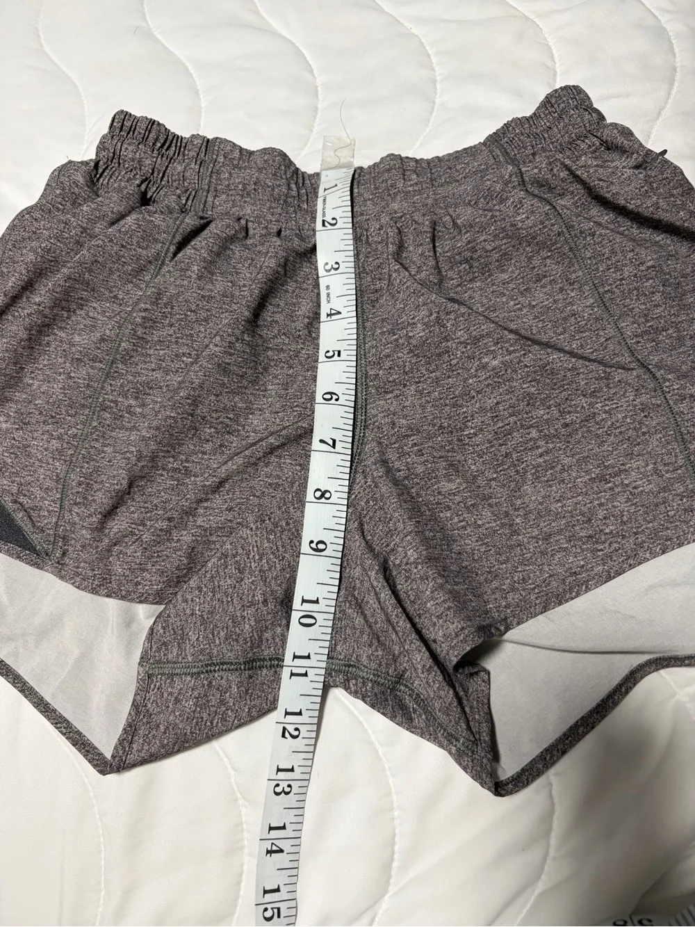 Lululemon Hotty Hot Low Rise Short 4” Womens Size 8 Gray Running Lined